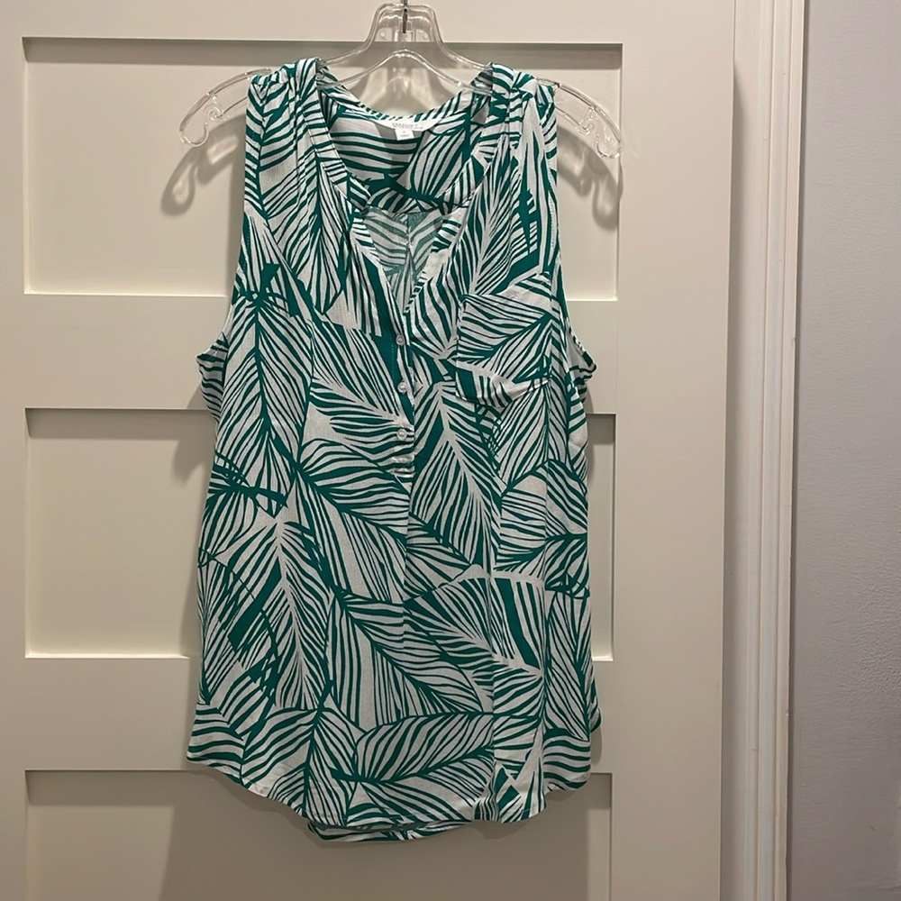 Market & Spruce sleeveless top with palm tree design.